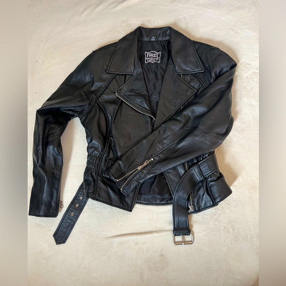 Women’s Genuine Leather Jacket! 🧥